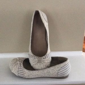 Lace and linen flat